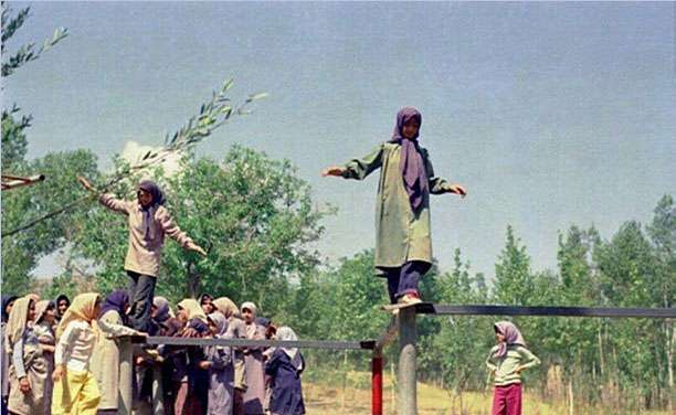تصاویری از حضور اعجاب آمیز زنانی که مردانه ایستادند/خاطره امام از اصرار زنان برای شهادت