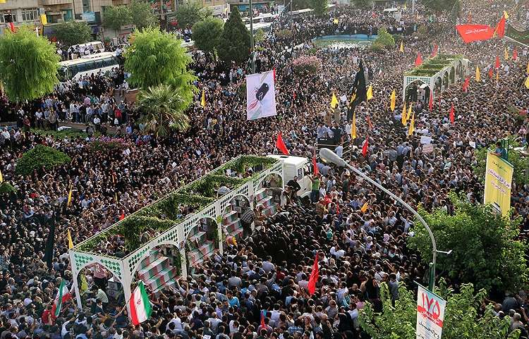 پیام رهبر معظم انقلاب در پی تشییع باشکوه و حماسی 270 شهید در تهران