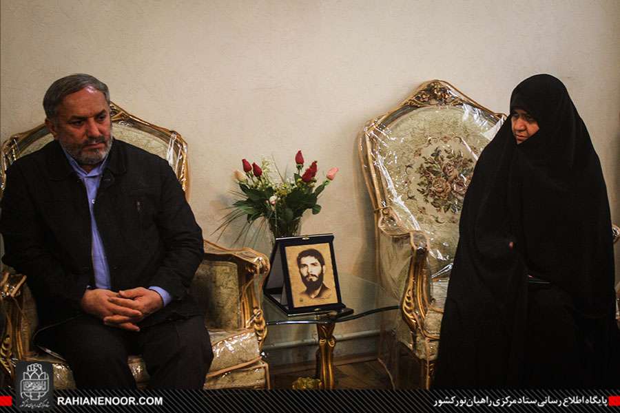 دیدار دبیر ستاد مرکزی راهیان نور کشور و خبرنگاران با خانواده شهید غلامرضا رهبر