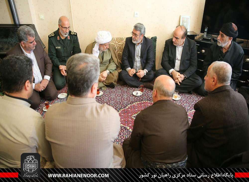 حضور رحمانی فضلی وزیر کشور به همراه جمعی از مسئولان کرمانشاه در یادمان شهدای پاوه